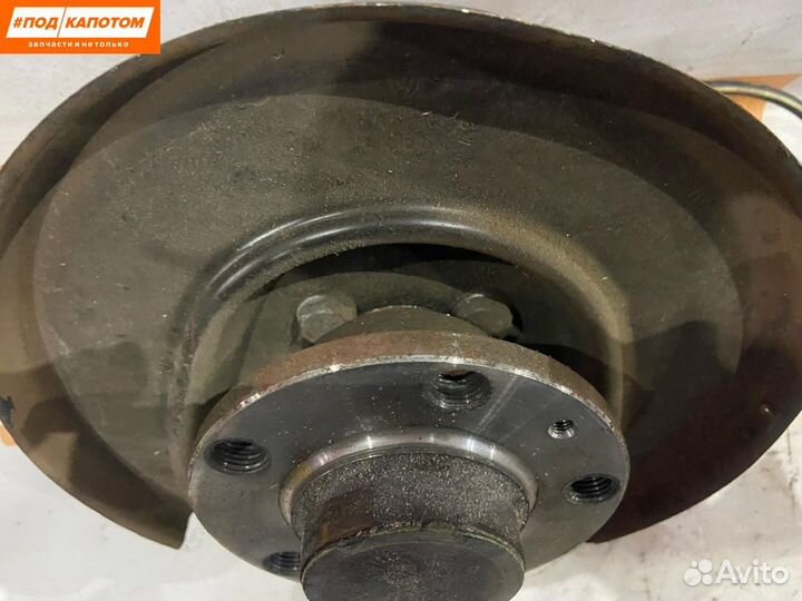 Кулак задний левый Volkswagen Polo 5 2012