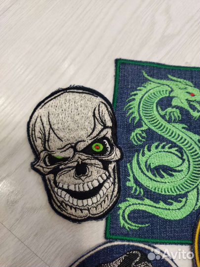 Нашивки на джинсовой ткани