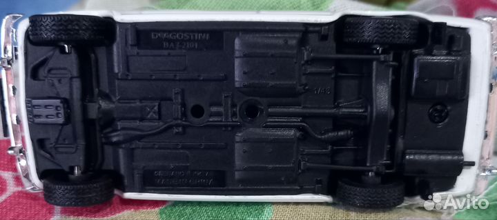 Модель автомобиля 1:43