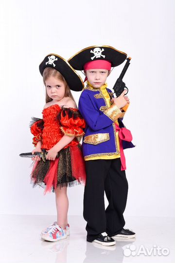 Карнавальные и народные костюмы