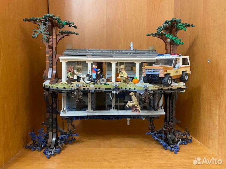 Lego stranger things 75810