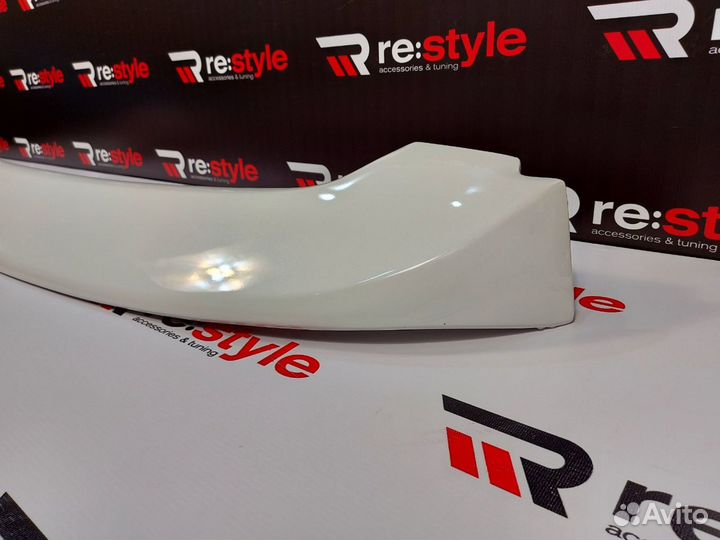 Спойлер Nissan NV200 белый R1764