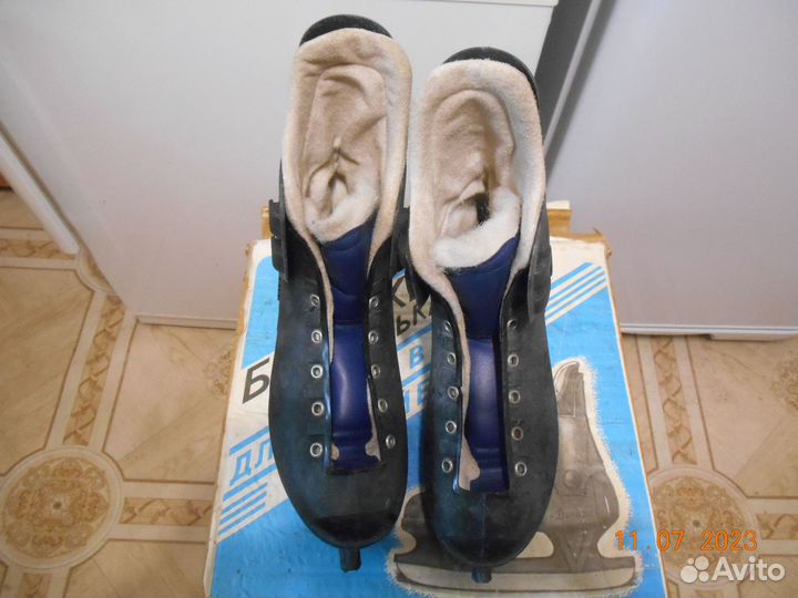 Коньки для игры в хоккей с шайбой