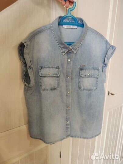 Джинсовые шорты и рубашка LiuJo