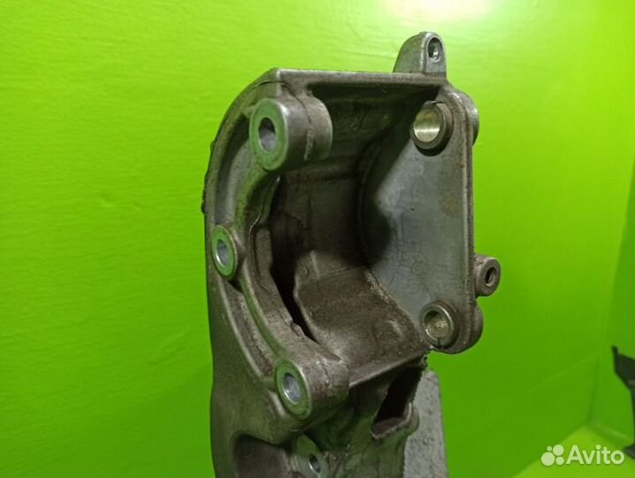 Кронштейн компрессора кондиционера Renault Logan 2