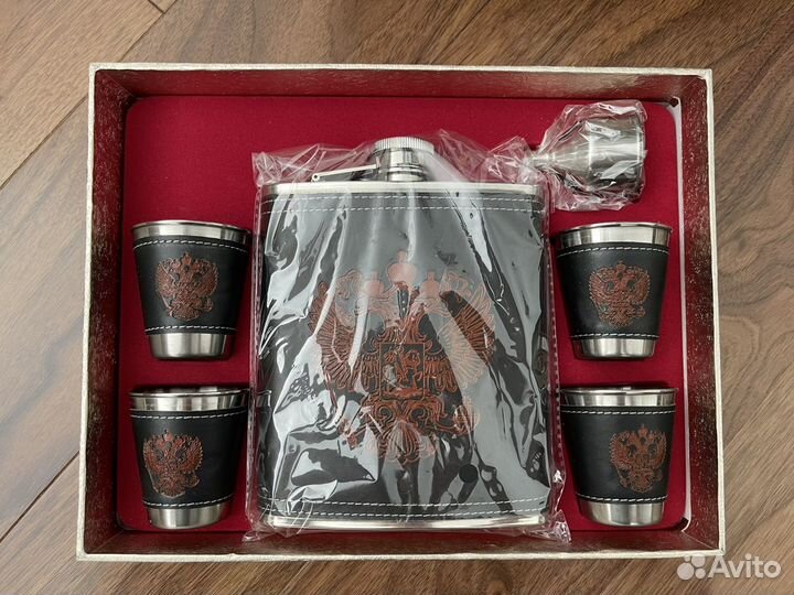 Подарочный набор для мужчин с фляжкой и рюмками
