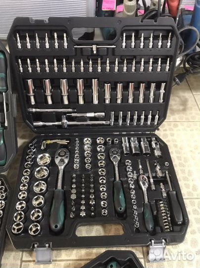 Наборы ключей в ассортименте