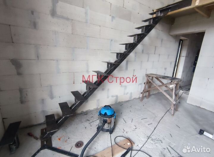 Лестница на металлическом косоуре с гарантией