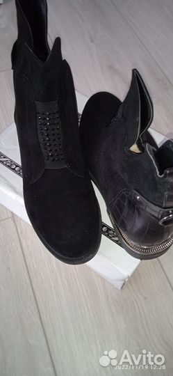 Продам женские ботинки