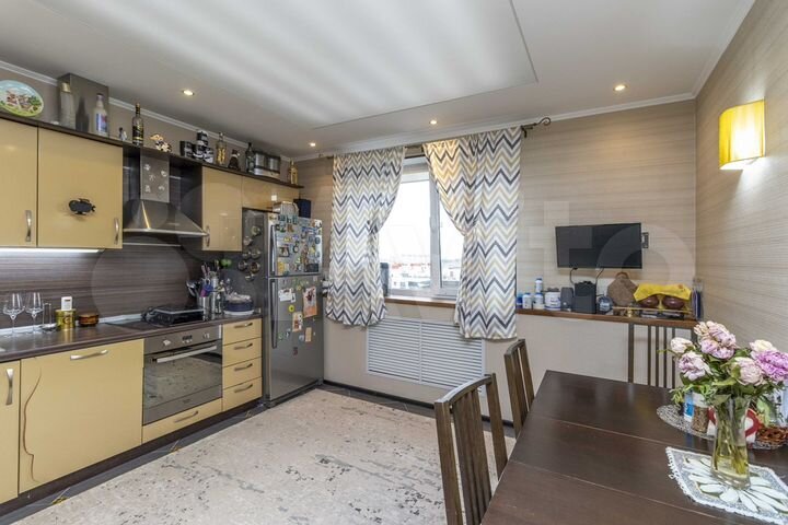 2-к. квартира, 77 м², 17/24 эт.