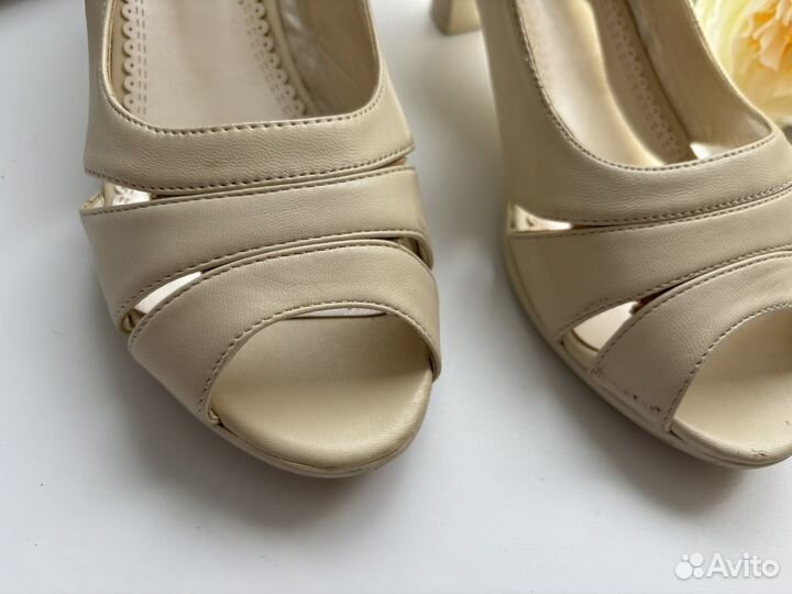 Босоножки на каблуке 39 40