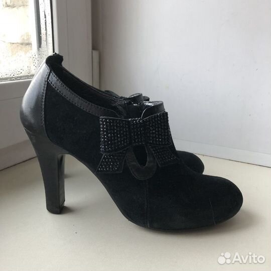 Закрытые туфли