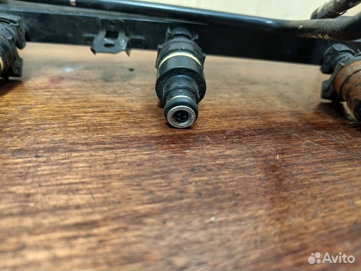 Ворсунка рампа BMW 7er E32 3.0л