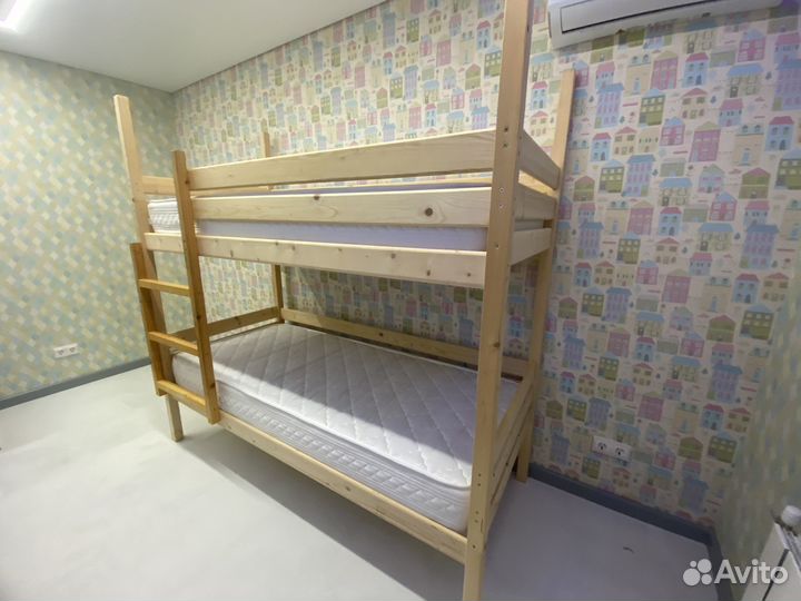 Двухъярусная кровать с матрасом