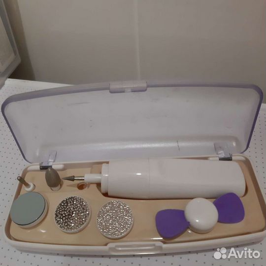 Массажер и щётка для чистки лица и маникюрные набо