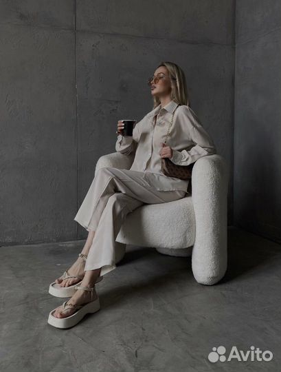 Костюм женский, рубашка и брюки