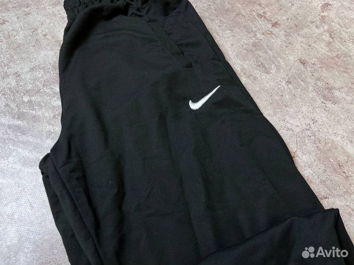 Спортивные костюмы Nike