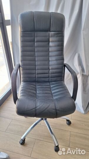 Офисное кресло руководителя бу