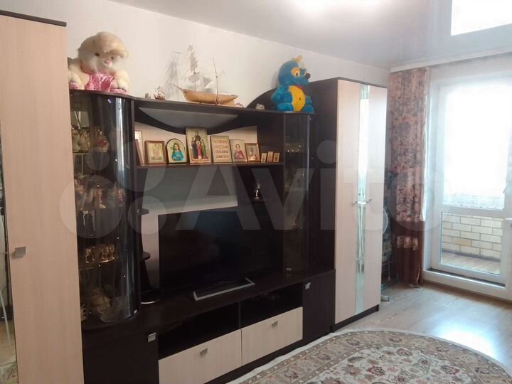 2-к. квартира, 63 м², 1/9 эт.