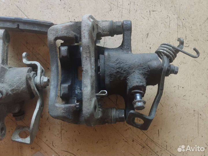 Суппорт тормозной задний Kia RIO 3 Solaris