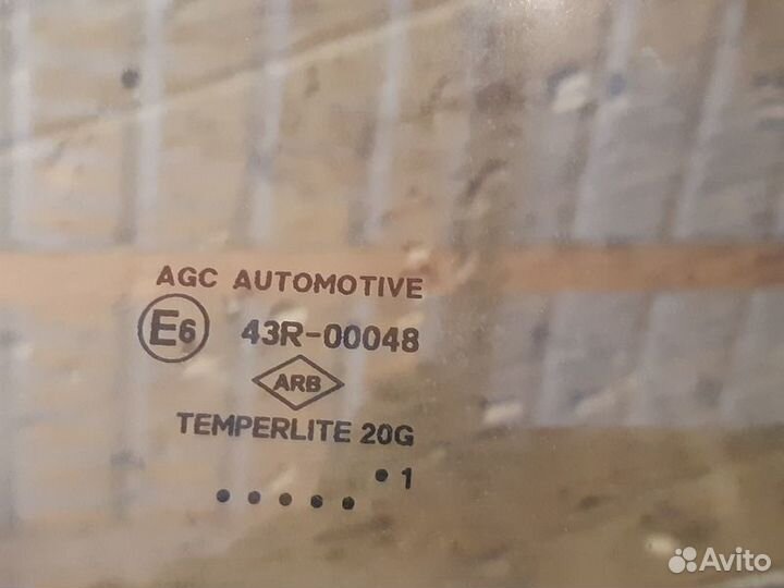 Стекло двери заднее правое Renault Sandero 1 Stepw