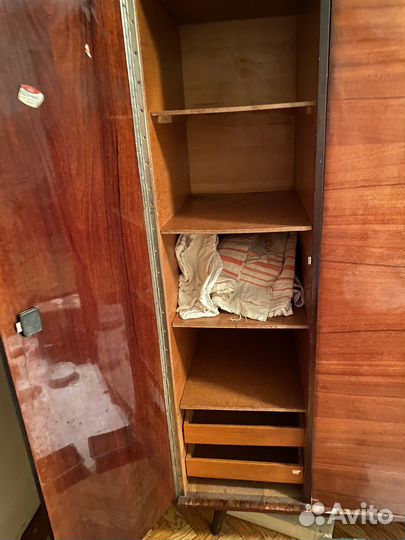Шкаф