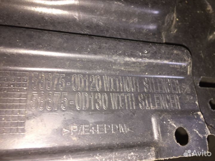 Тойота Ярис подкрылок передний правый Прав