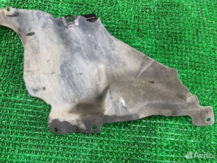 Защита двигателя прав. перед. Toyota Lx470, Land C