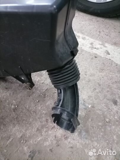 Воздухозаборник (водоуловитель) для Весты 1.6