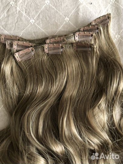 Волосы на заколках