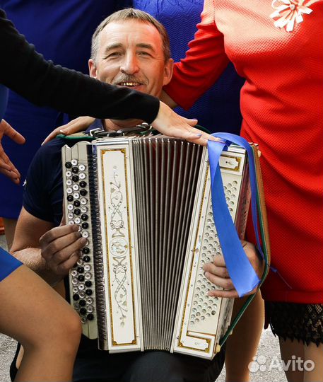 Ведущий Поющий Баянист Музыкант