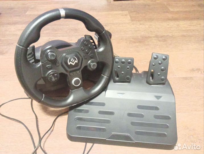 Игровой руль с педалями