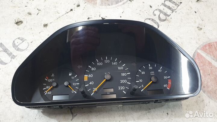 Приборная панель на Mercedes W202 C 250 diesel