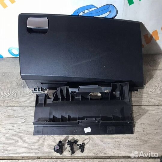 Бардачок нижний Land Rover Discovery III 2004-2009