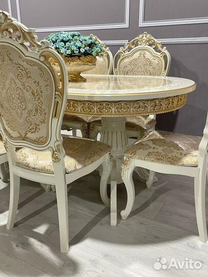 Стол и стулья 