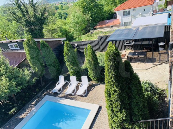 Коттедж 350 м² на участке 6 сот.