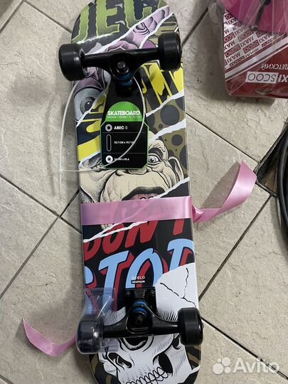 Скейт и шлем