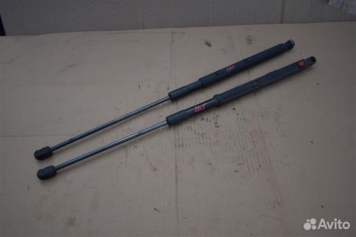 Амортизатор крышки багажника Mercedes-Benz Ml