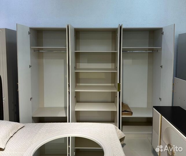 Спальный гарнитур