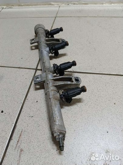 Топливная рампа форсунки Хендай Акцент