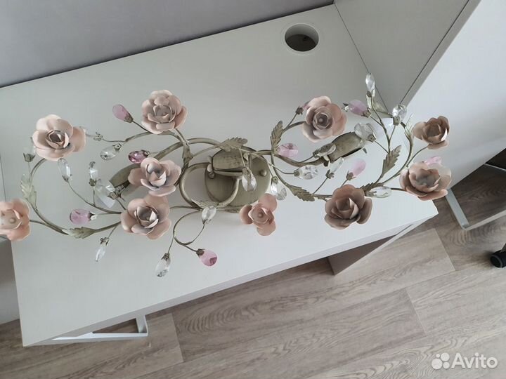 Комплект освещения. Настольная лампа, бра и потоло