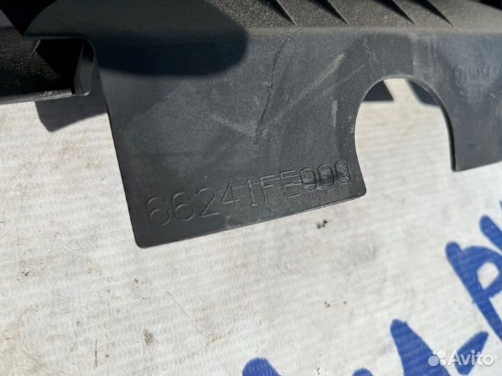 Накладка торпеды передняя правая Subaru Impreza