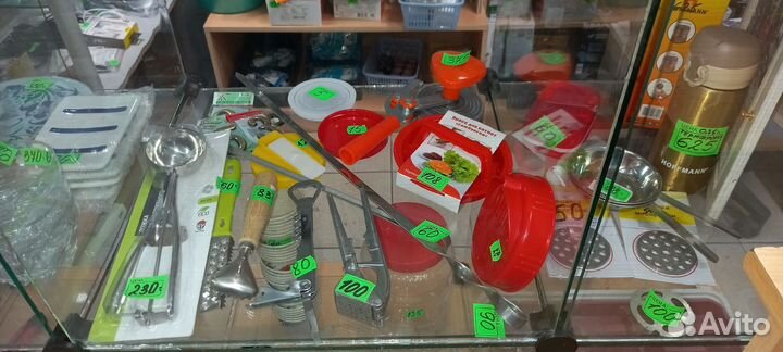 Посуда и кухонная утварь в ассортименте