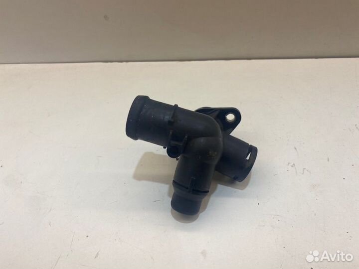 Фланец системы охлаждения Audi A6 C6 2.0 2008