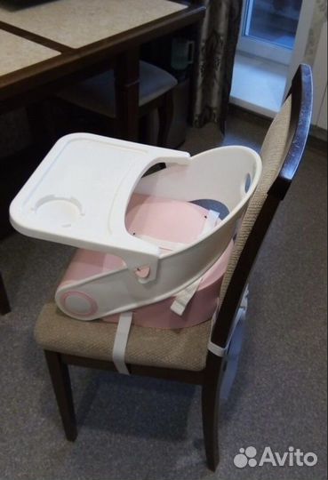 Стульчик-бустер для кормления