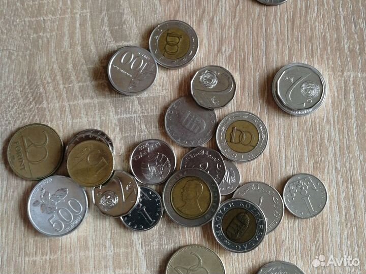 Монеты и банкноты из разных стран