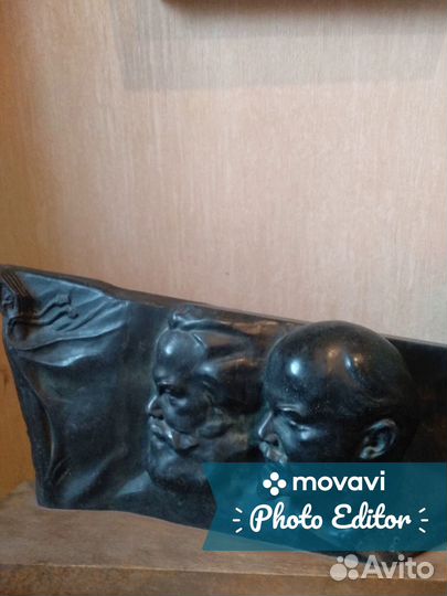 Барельеф Ленин и Маркс