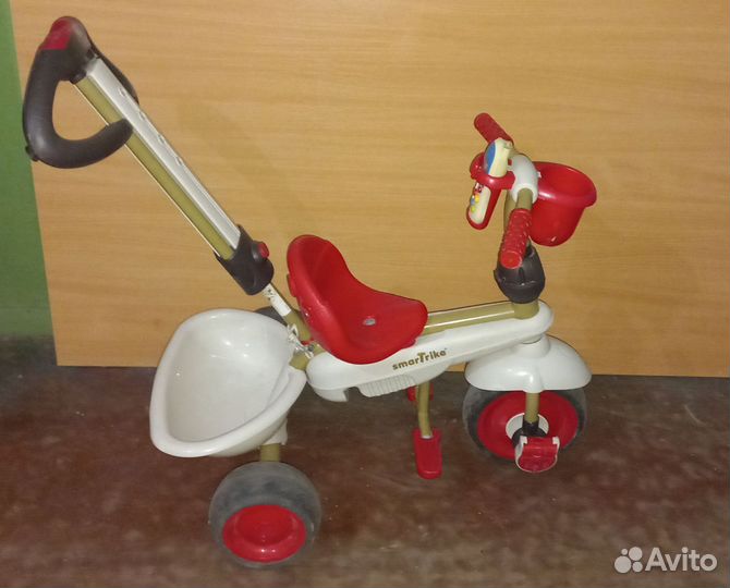 Трехколесный велосипед с ручкой