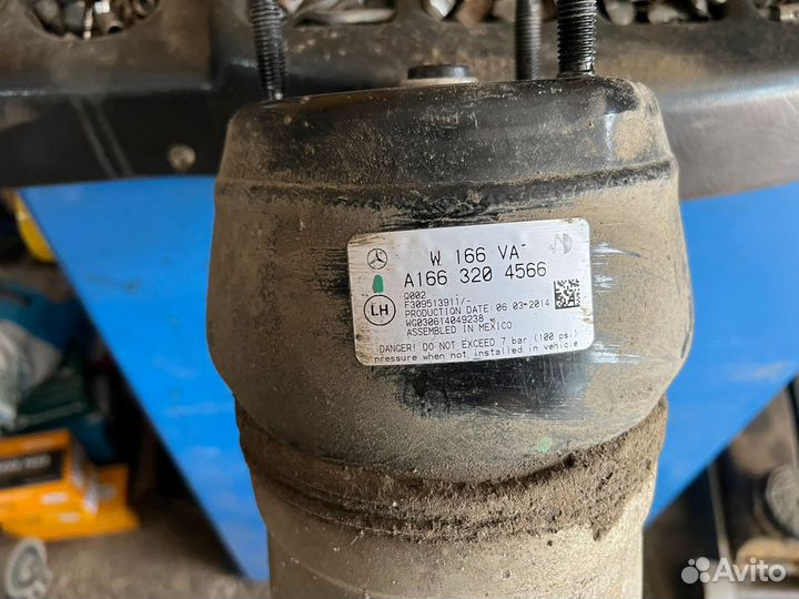 Передние амортизационные стойки на Mercedes GL166