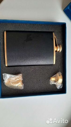 Фляжка с рюмками (подарочный набор)